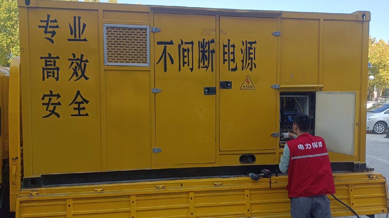 长清柴油发电机组和UPS电源配合使用时，如何避免切换过程中的电力中断？