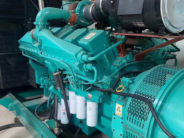 长清更换100kW柴油发电机组机油时，需要注意哪些事项？